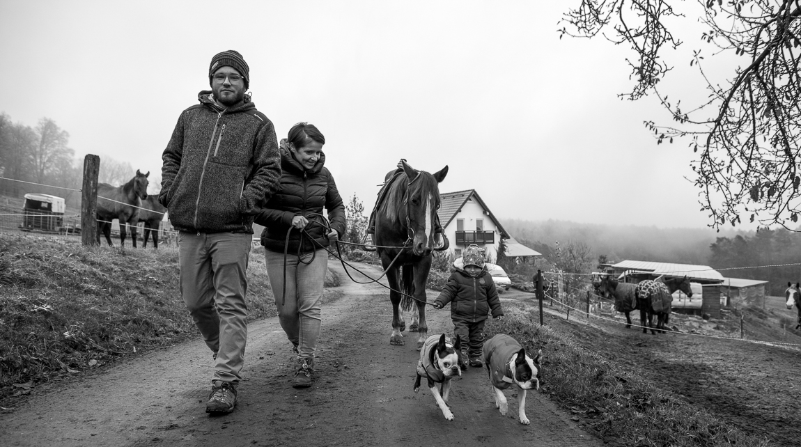 Rodina s koněm a psy - Rodinné focení