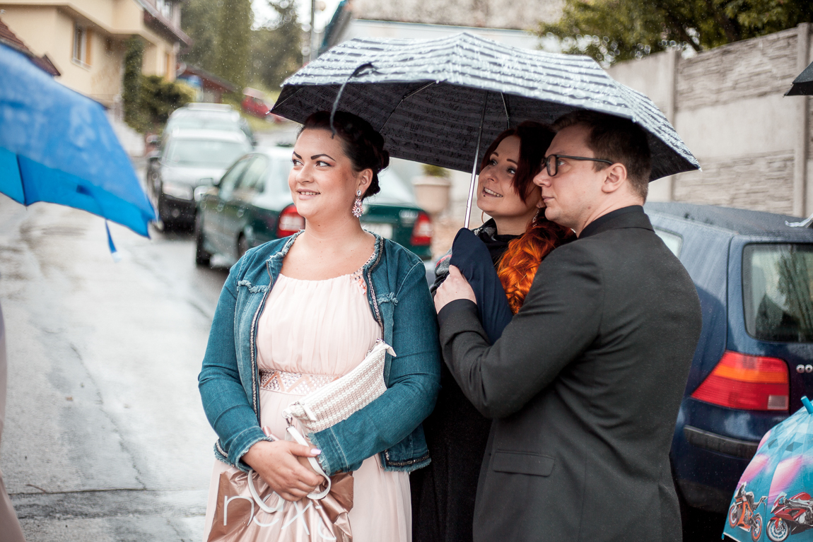 Svatba v dešti - Svatební fotografie