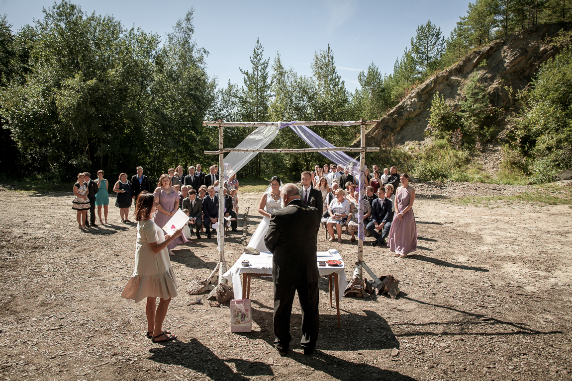 Obřad venku - Svatební fotografie