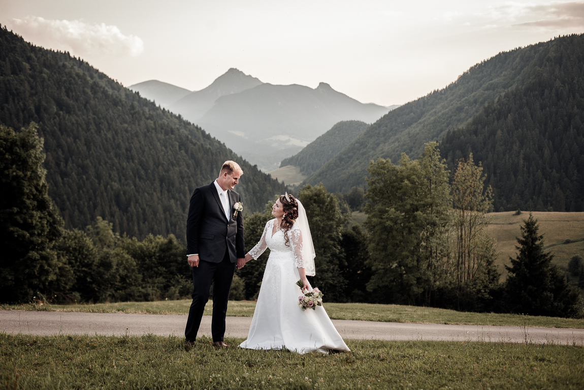 Portrét novomanželů v horách - Svatební fotografie